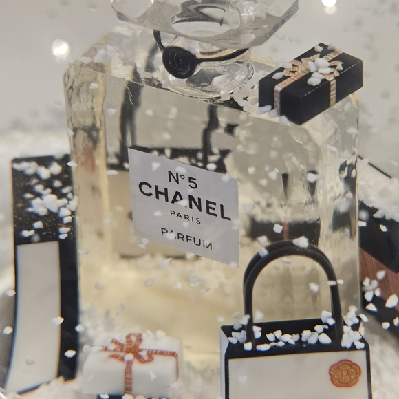 Chanel Snow #5 Gorgeous Snowglobe w/Box - Picture 6 of 9